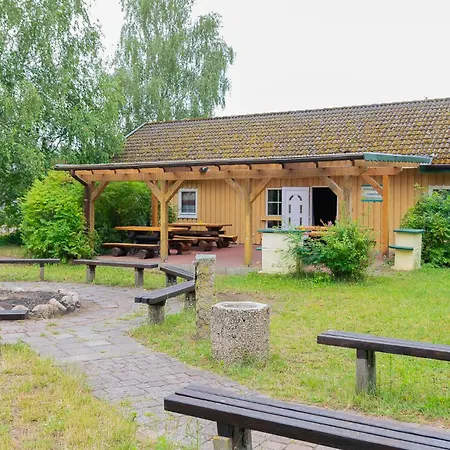 Waldhaus Am Gruppenhaus Hostel Mirow