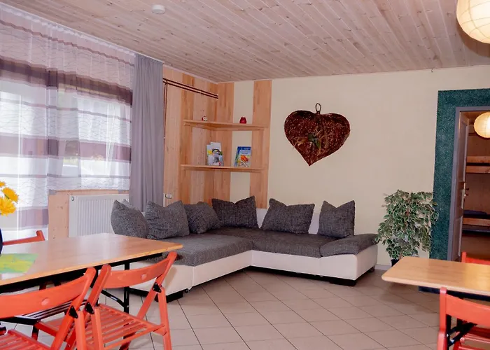 Waldhaus Am Gruppenhaus * מירו